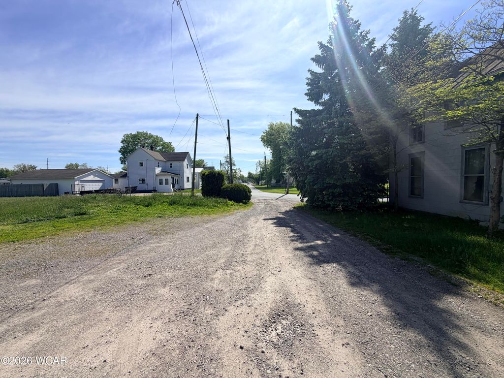 Photo of 123 Flanders Avenue, Lima, OH 45801 (MLS # 310220)