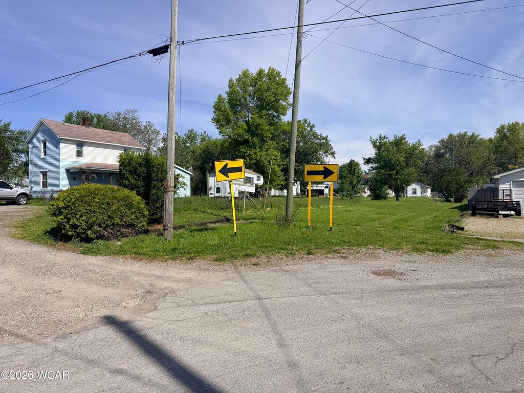 Photo of 123 Flanders Avenue, Lima, OH 45801 (MLS # 310220)