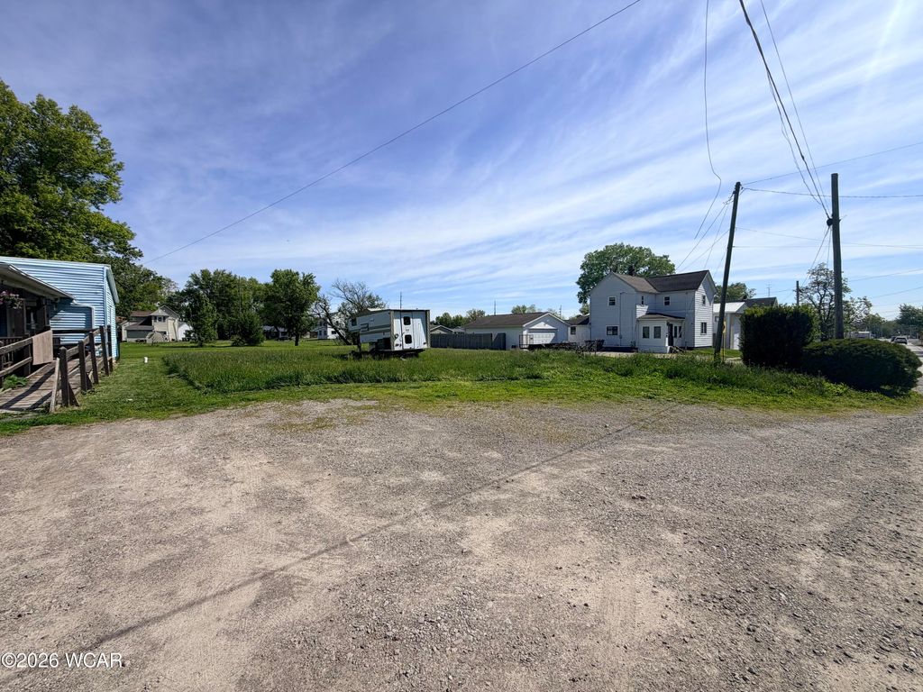 Photo of 123 Flanders Avenue, Lima, OH 45801 (MLS # 310220)