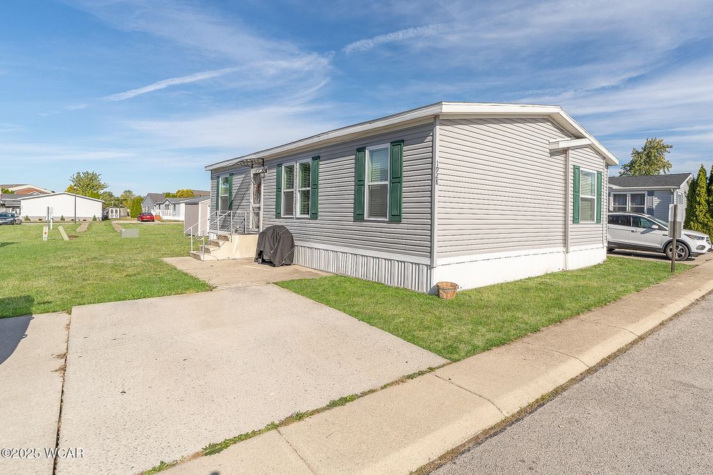Photo of 1928 Deer RIdge Drive #L-133, Findlay, OH 45840 (MLS # 308433)