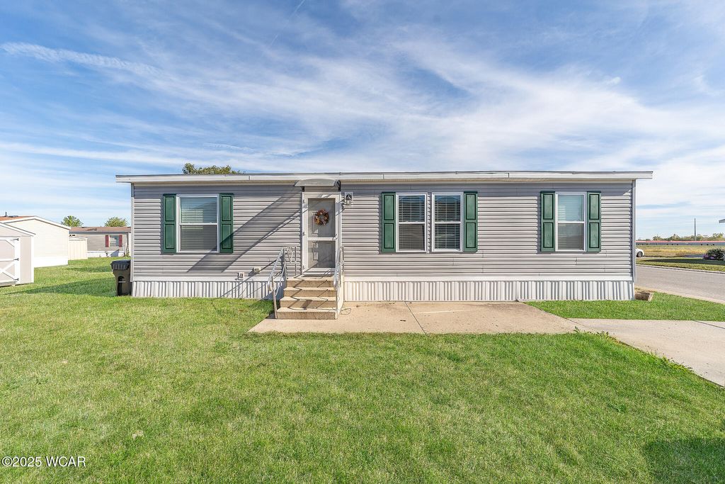 Photo of 1928 Deer RIdge Drive #L-133, Findlay, OH 45840 (MLS # 308433)