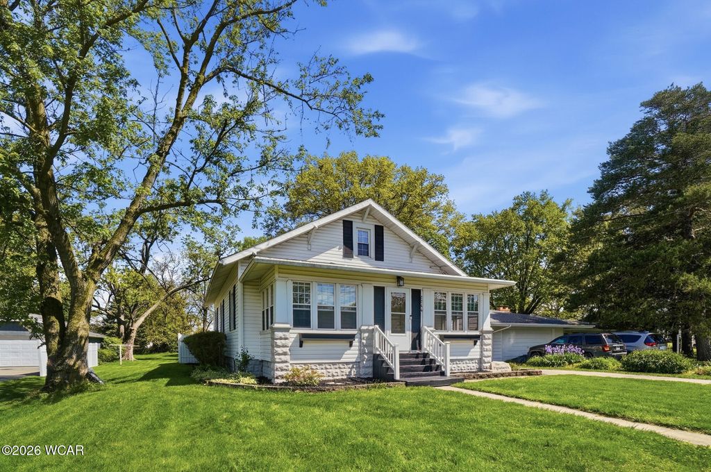 Photo of 2244 Western Ohio Avenue, Lima, OH 45805 (MLS # 310176)