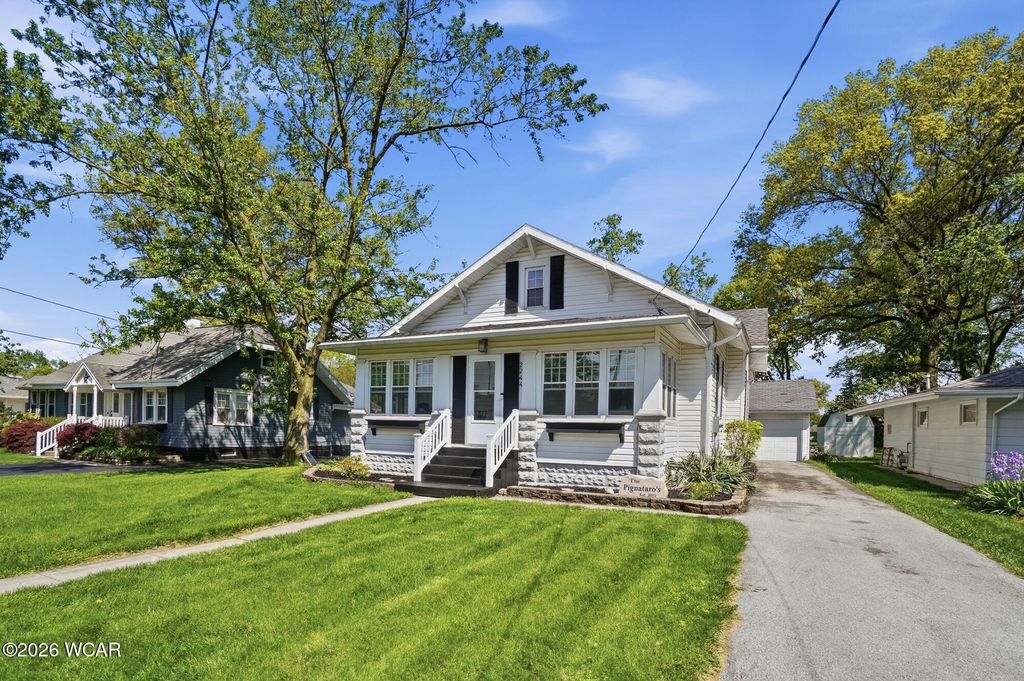 Photo of 2244 Western Ohio Avenue, Lima, OH 45805 (MLS # 310176)