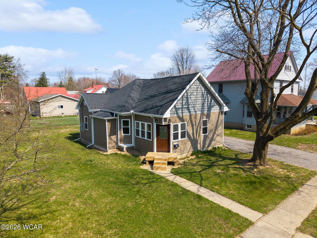 Photo of 222 E Montford Avenue, Ada, OH 45810 (MLS # 309793)