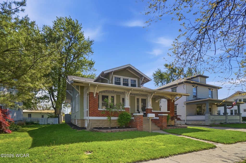 Photo of 210 N Greenlawn Avenue, Lima, OH 45807 (MLS # 310046)