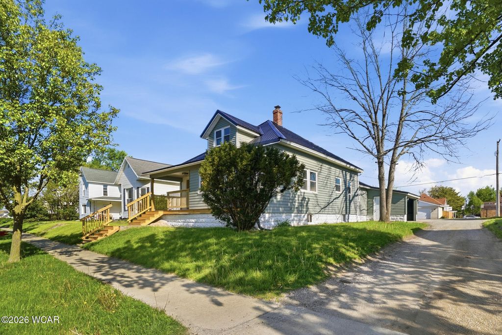 Photo of 616 E Benton Street, Wapakoneta, OH 45895 (MLS # 309986)