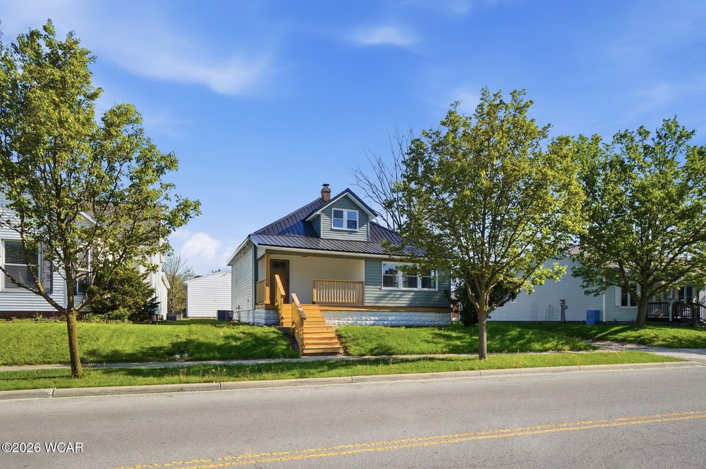 Photo of 616 E Benton Street, Wapakoneta, OH 45895 (MLS # 309986)