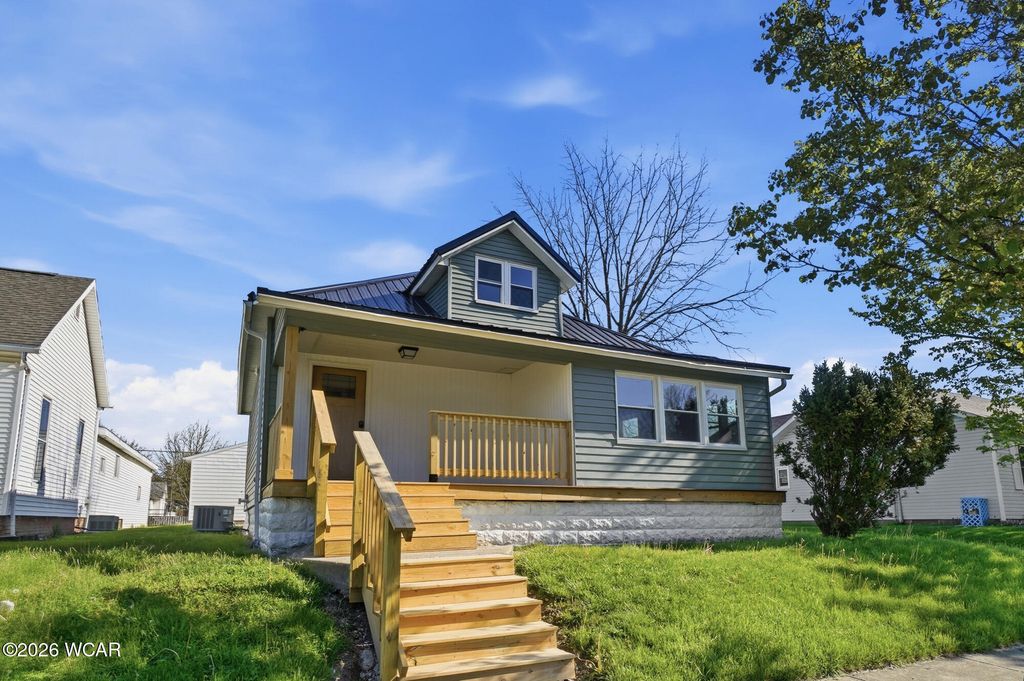 Photo of 616 E Benton Street, Wapakoneta, OH 45895 (MLS # 309986)