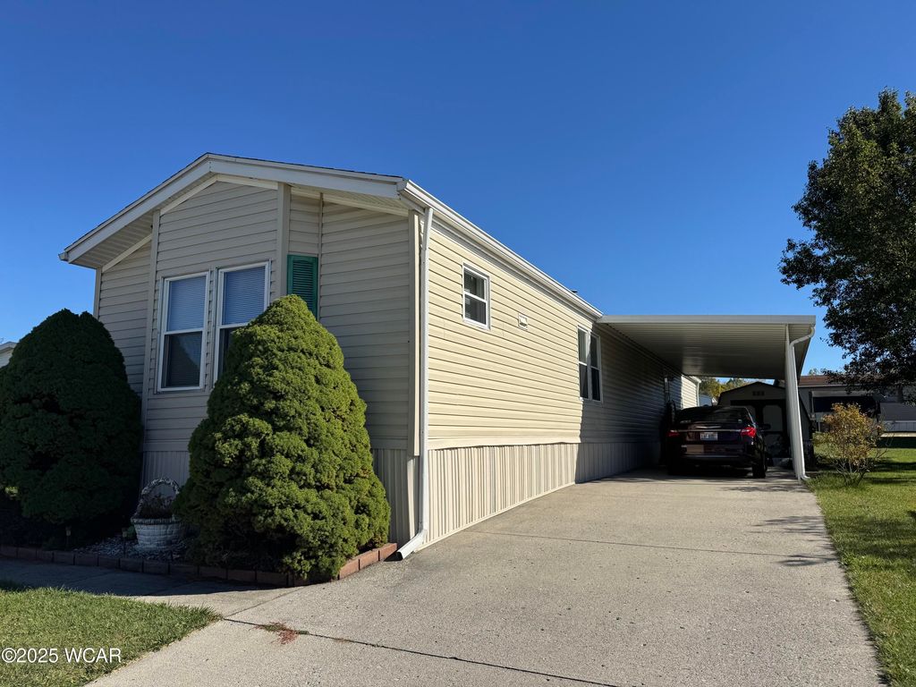 Photo of 222 Pinewood Circle, Lima, OH 45804 (MLS # 308633)