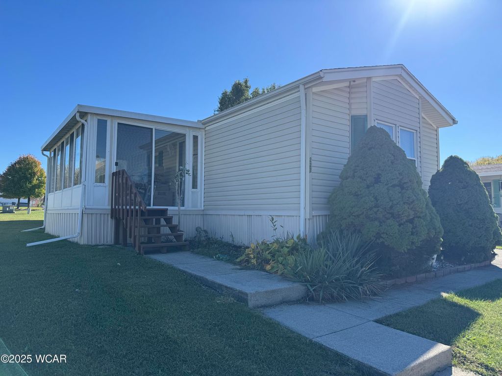 Photo of 222 Pinewood Circle, Lima, OH 45804 (MLS # 308633)