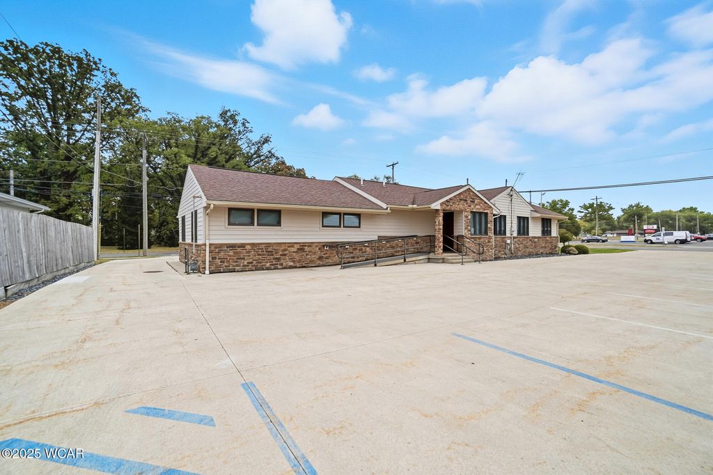 Photo of 2300 W Elm Street, Lima, OH 45805 (MLS # 309067)