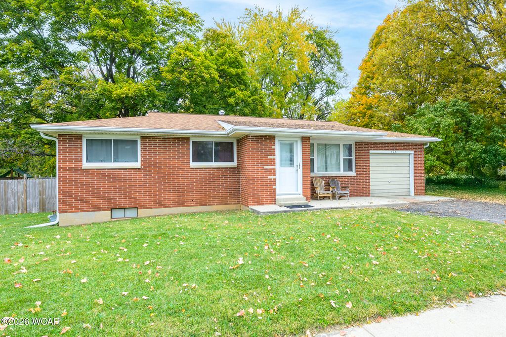 Photo of 403 Washington Avenue, Bellefontaine, OH 43311 (MLS # 309605)