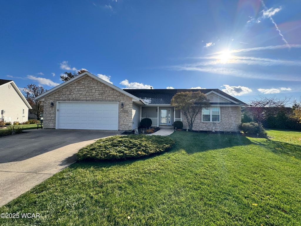 Photo of 1028 Stonegate Court, Wapakoneta, OH 45895 (MLS # 308816)
