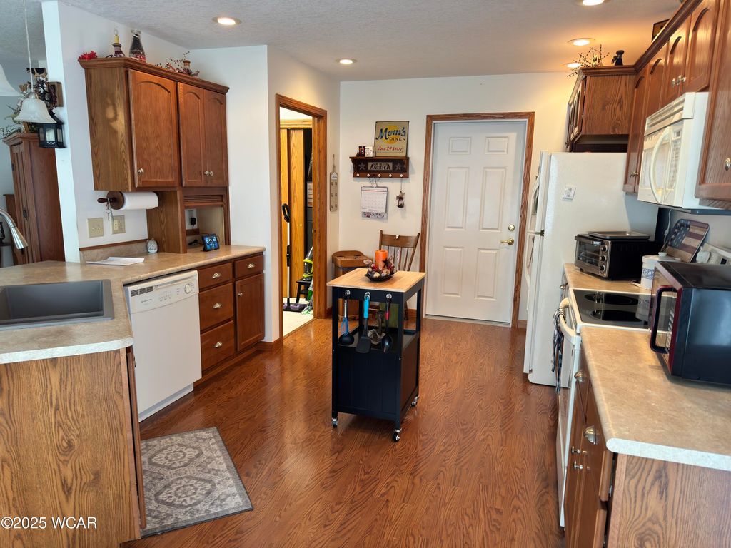 Photo of 1028 Stonegate Court, Wapakoneta, OH 45895 (MLS # 308816)