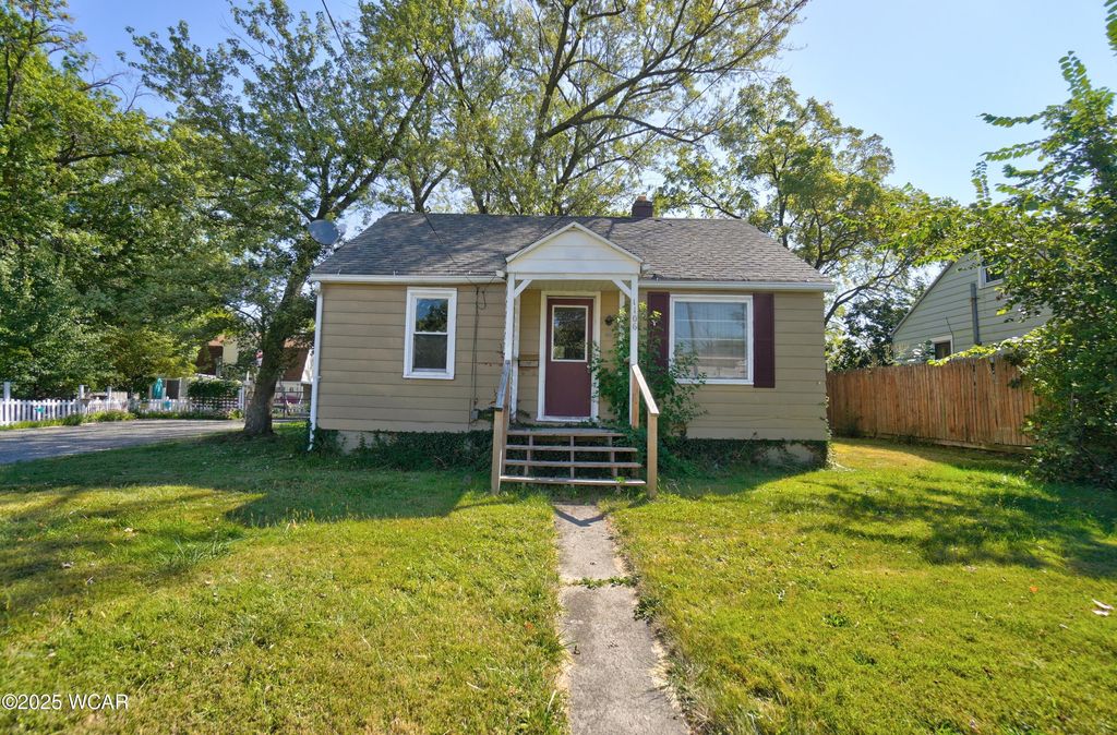 Photo of 1106 N Central Avenue, Lima, OH 45801 (MLS # 308260)