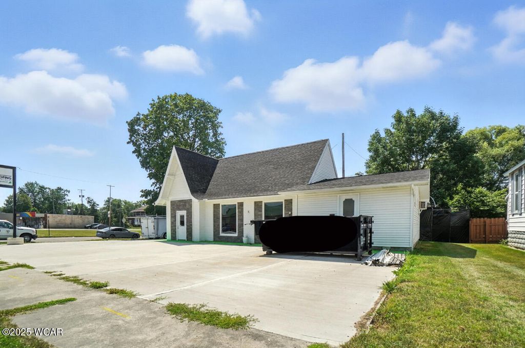 Photo of 620 E Main Street, Van Wert, OH 45891 (MLS # 307788)