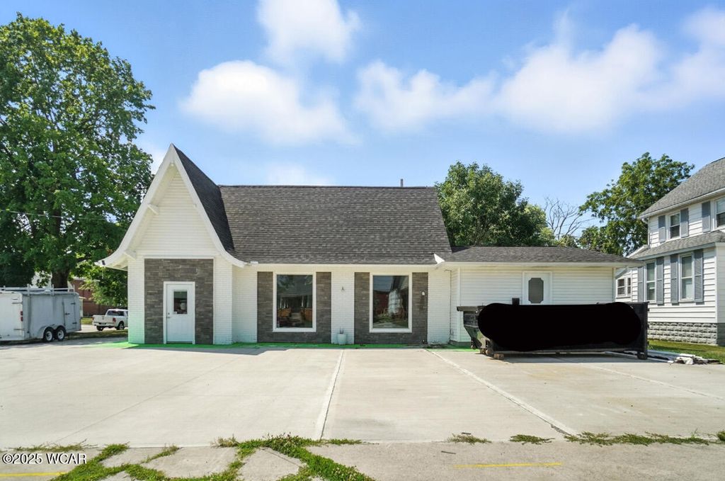 Photo of 620 E Main Street, Van Wert, OH 45891 (MLS # 307788)