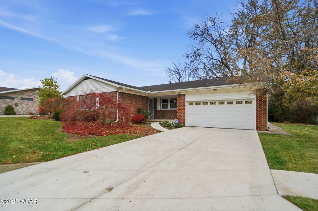 Photo of 125 Kensington Circle, Lima, OH 45805 (MLS # 308855)