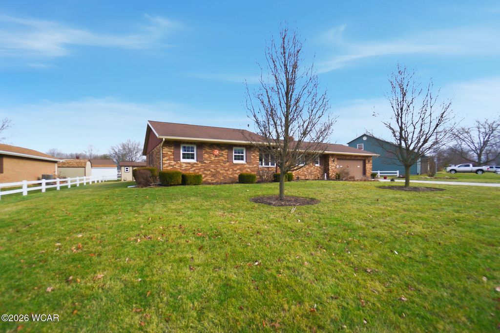 Photo of 918 Carnation Drive, Wapakoneta, OH 45895 (MLS # 309242)