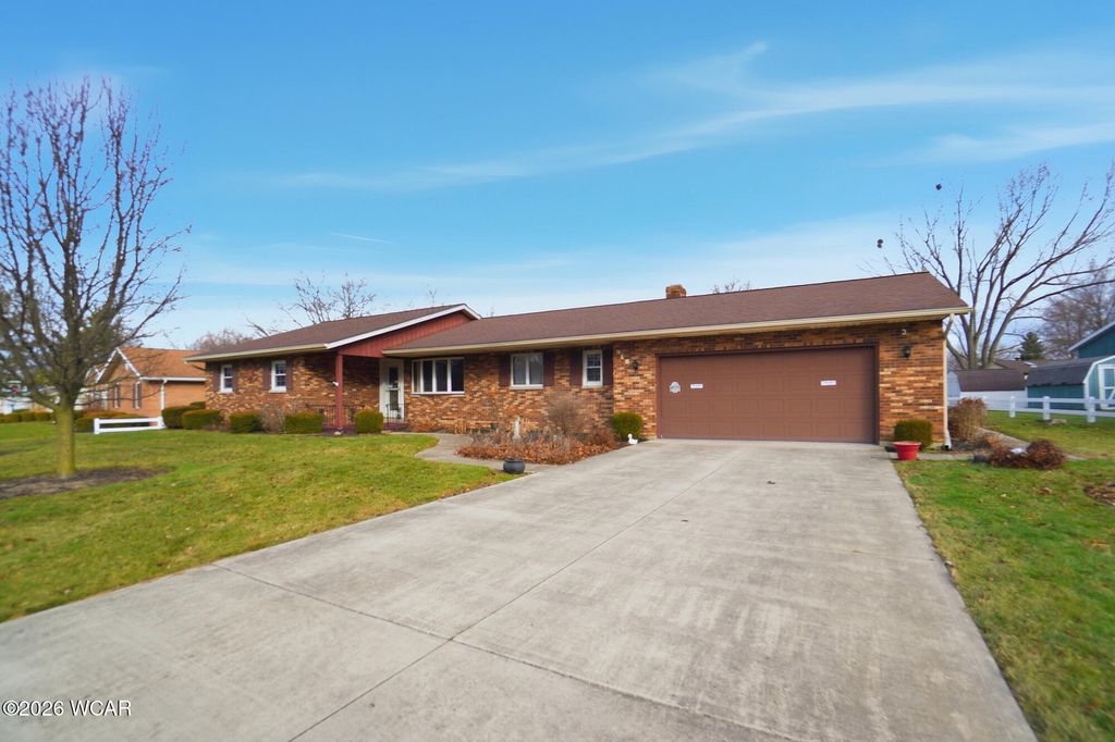 Photo of 918 Carnation Drive, Wapakoneta, OH 45895 (MLS # 309242)