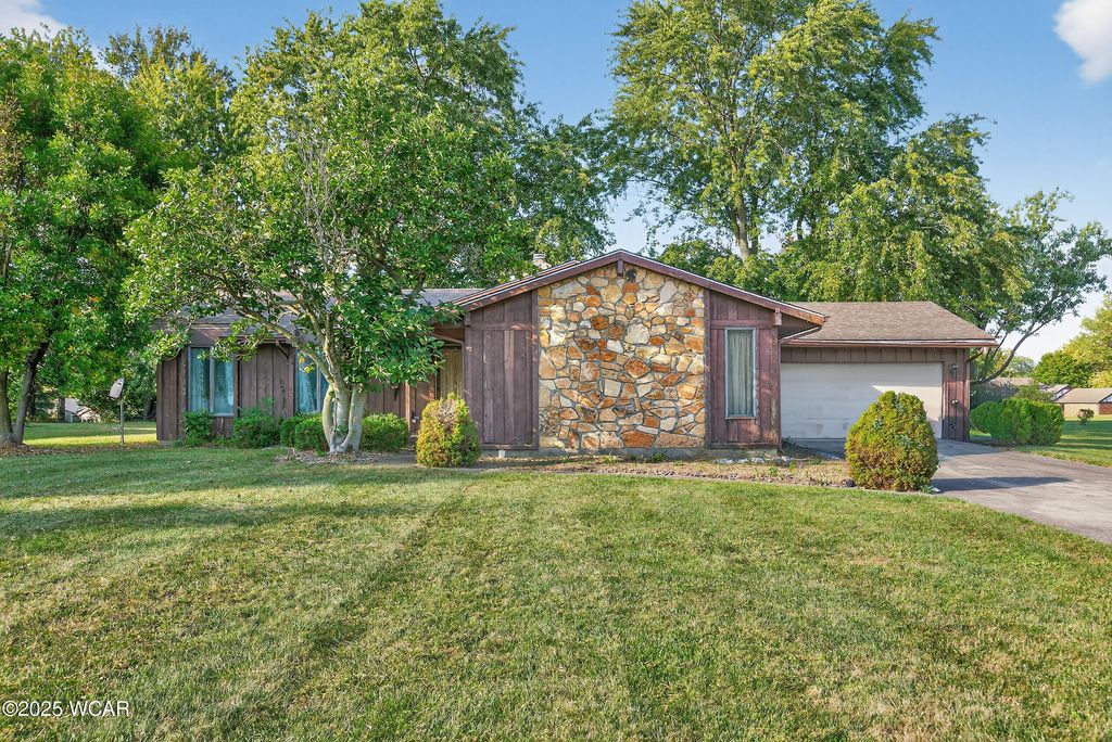 Photo of 748 Stratford Drive, Sidney, OH 45365 (MLS # 308400)