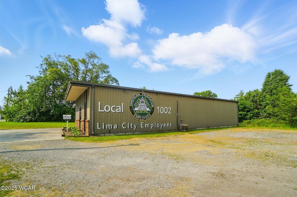 Photo of 1007 N Center Street, Lima, OH 45801 (MLS # 309736)