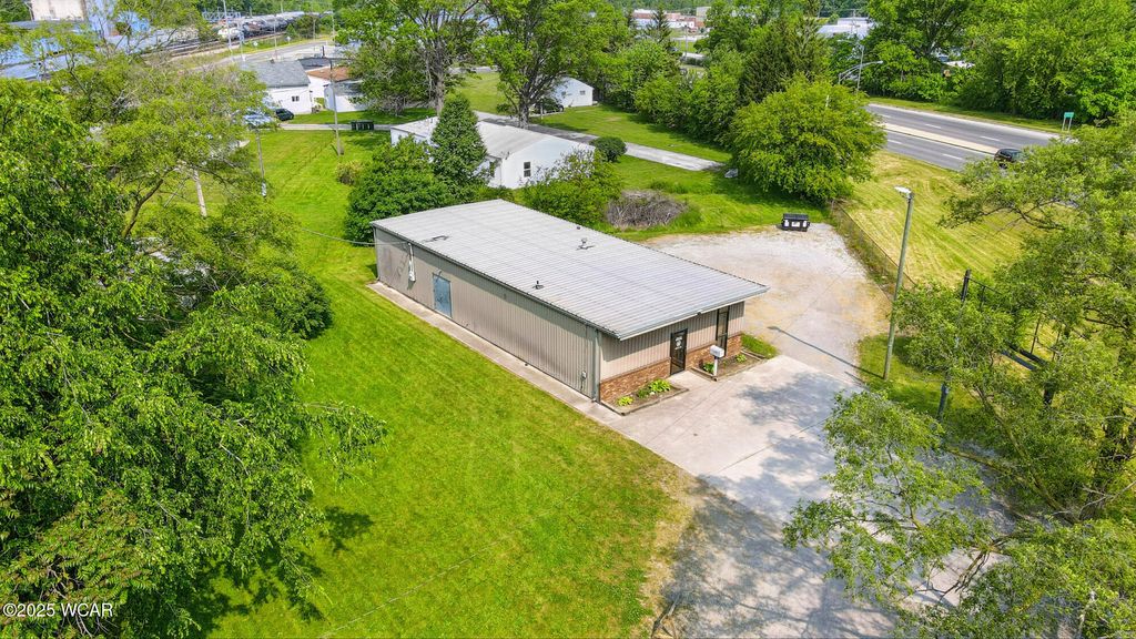 Photo of 1007 N Center Street, Lima, OH 45801 (MLS # 309736)