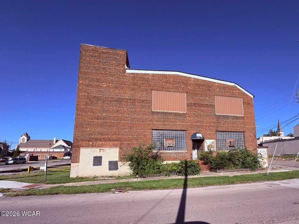 Photo of 435 N Elizabeth Street, Lima, OH 45801 (MLS # 311581)