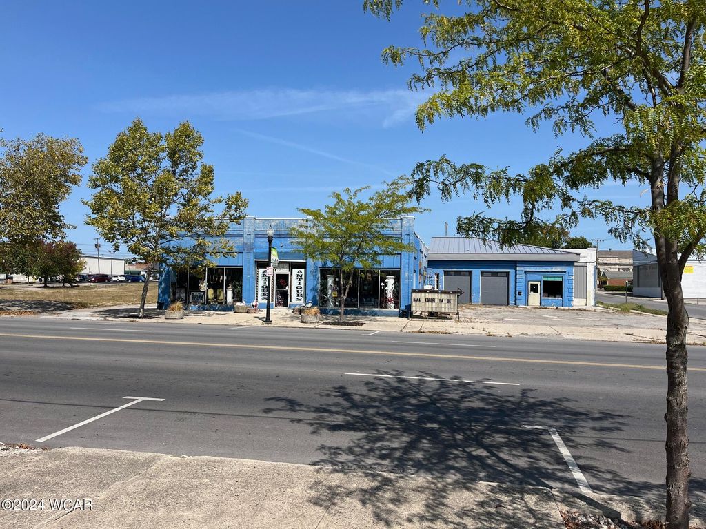 Photo of 404 W Market Street, Lima, OH 45801 (MLS # 308837)