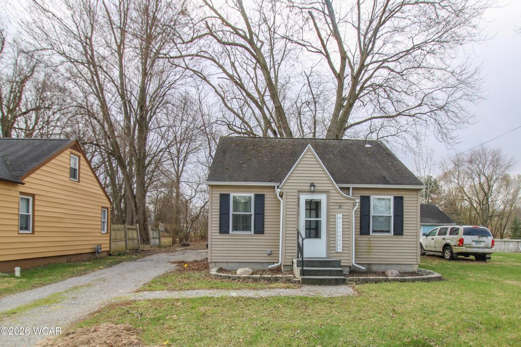 Photo of 475 Kenmore Street, Lima, OH 45807 (MLS # 309259)