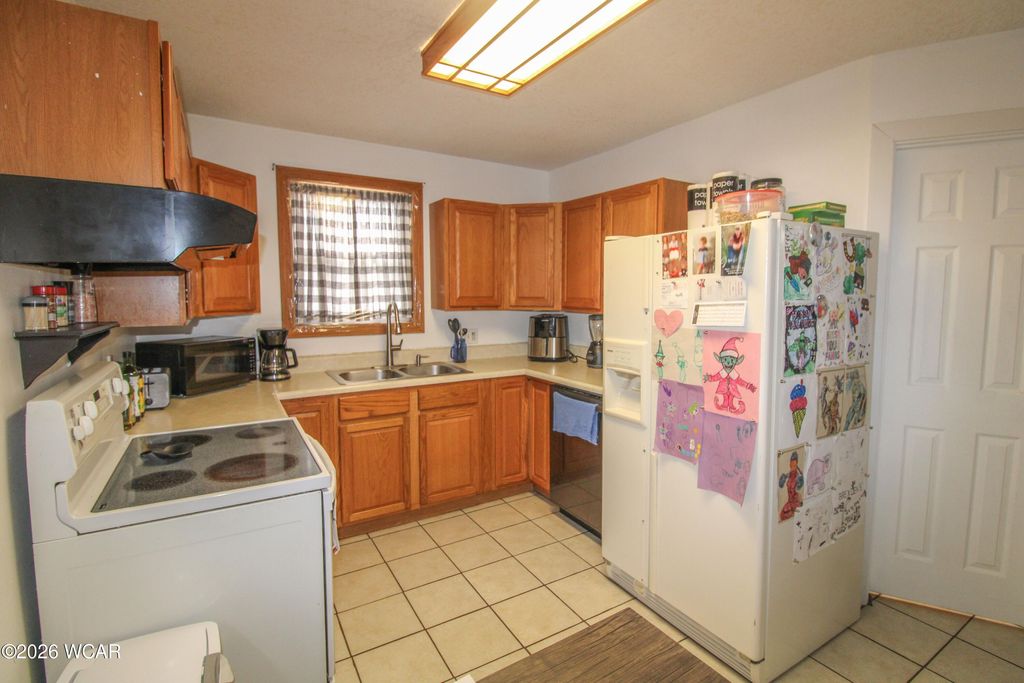 Photo of 475 Kenmore Street, Lima, OH 45807 (MLS # 309259)