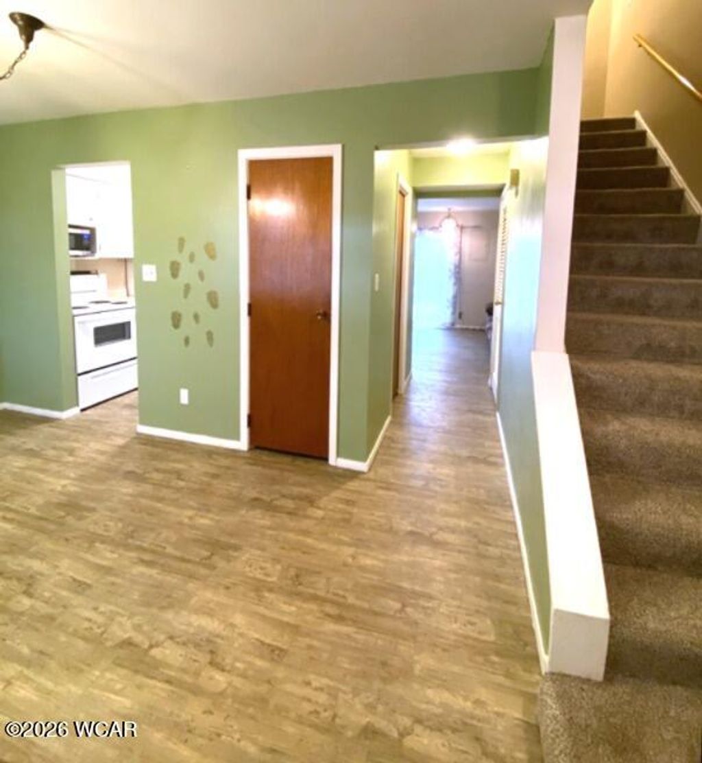 Photo of 1724 Queenswood Drive, Findlay, OH 45840 (MLS # 309689)