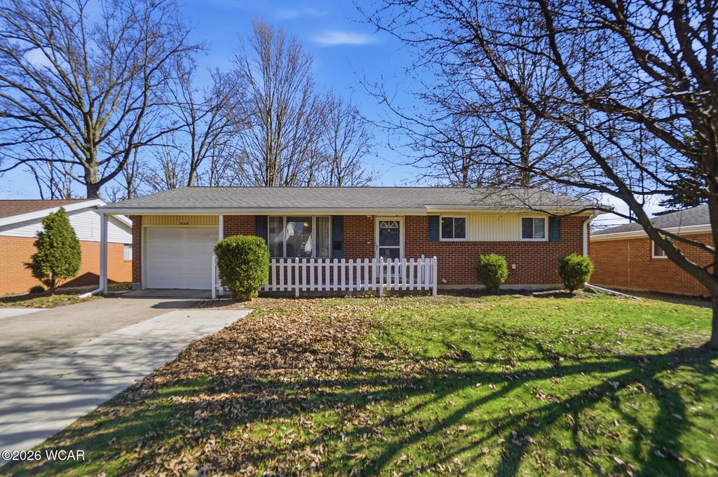 Photo of 926 Crestwood Drive, Lima, OH 45805 (MLS # 309633)
