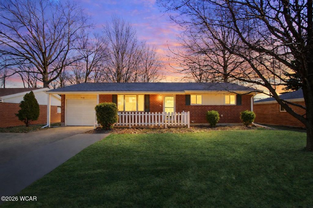 Photo of 926 Crestwood Drive, Lima, OH 45805 (MLS # 309633)