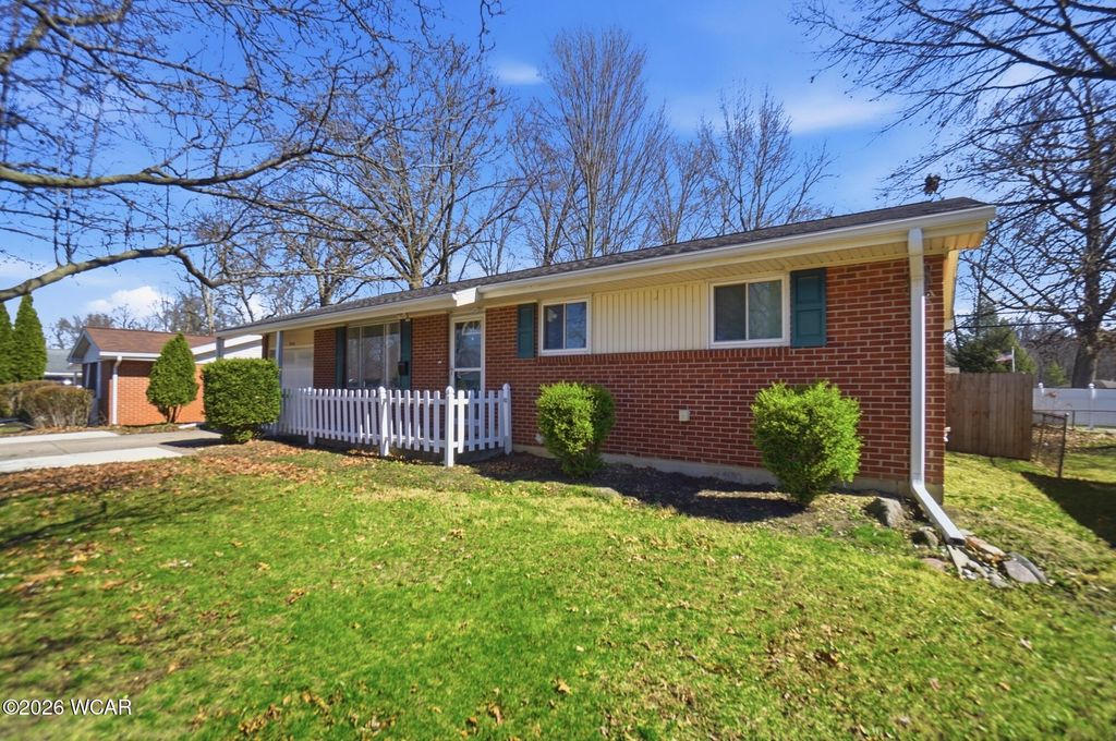 Photo of 926 Crestwood Drive, Lima, OH 45805 (MLS # 309633)