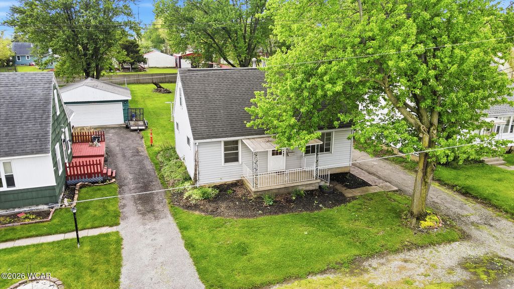 Photo of 108 E Edwards Street, Lima, OH 45801 (MLS # 310101)