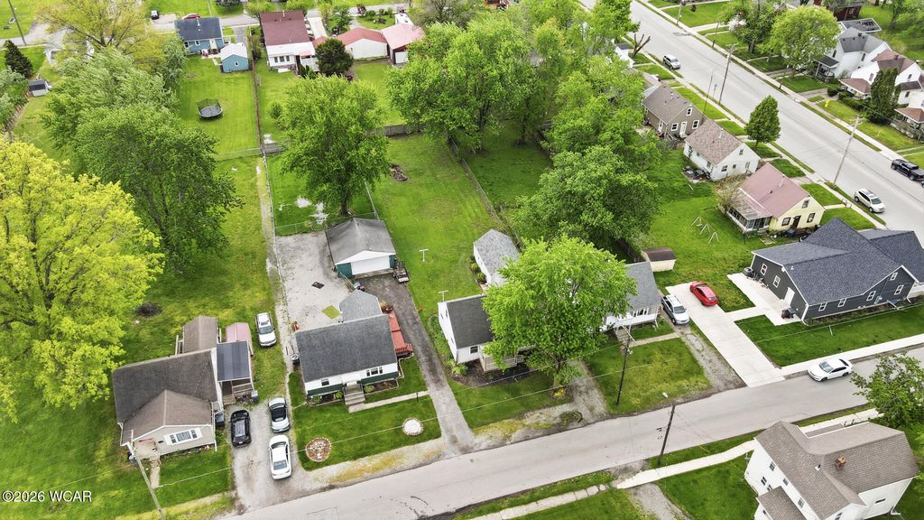 Photo of 108 E Edwards Street, Lima, OH 45801 (MLS # 310101)
