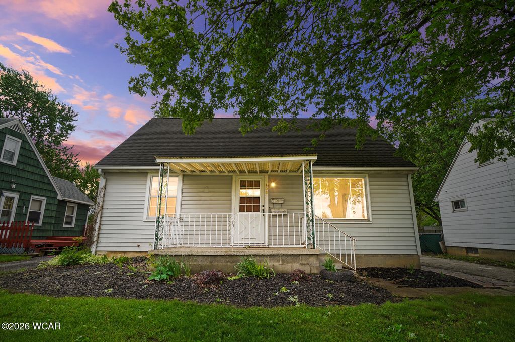 Photo of 108 E Edwards Street, Lima, OH 45801 (MLS # 310101)