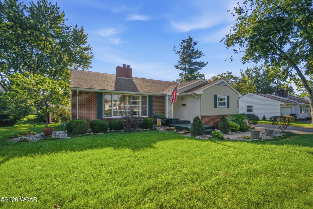 Photo of 713 Lincolnshire Lane, Findlay, OH 45840 (MLS # 311357)