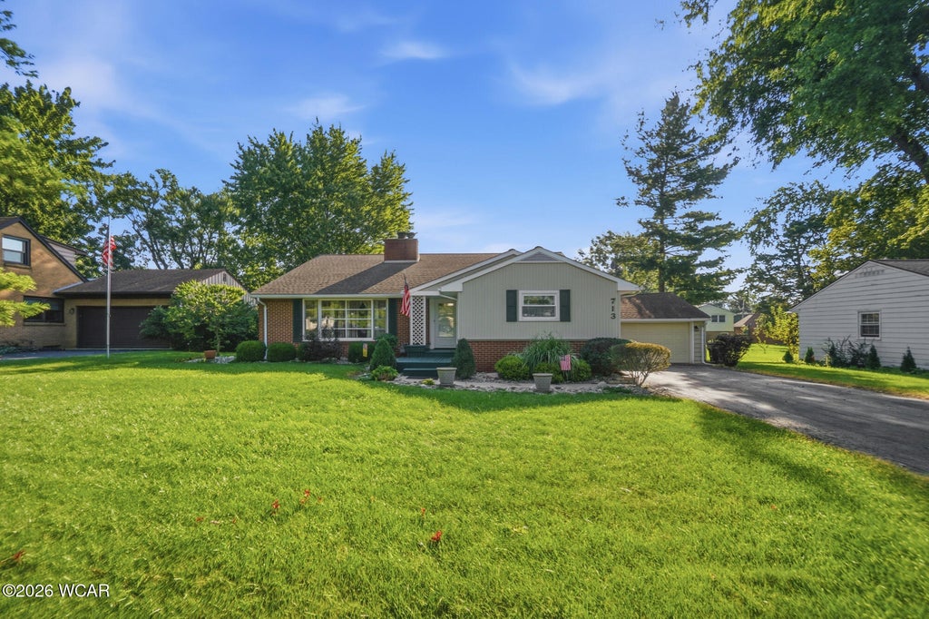 Photo of 713 Lincolnshire Lane, Findlay, OH 45840 (MLS # 311357)