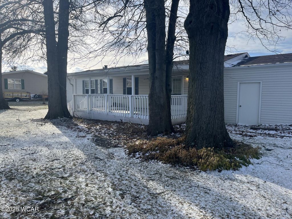 Photo of 262 Deer Run, Lima, OH 45807 (MLS # 309113)