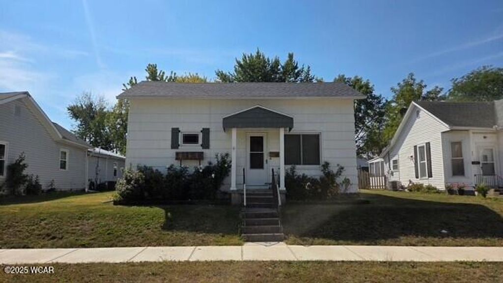 Photo of 611 W Benton Street, Wapakoneta, OH 45895 (MLS # 308246)