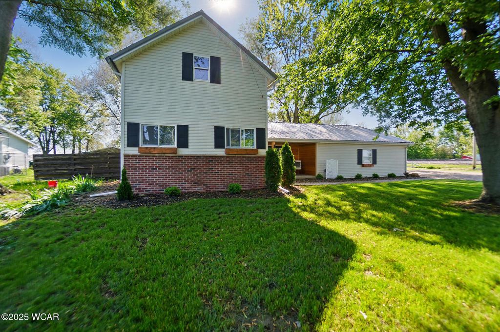 Photo of 1069 S Kemp Road, Lima, OH 45806 (MLS # 308587)