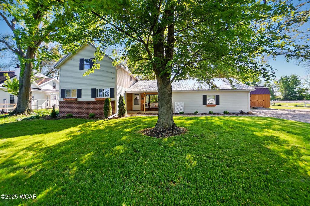 Photo of 1069 S Kemp Road, Lima, OH 45806 (MLS # 308587)