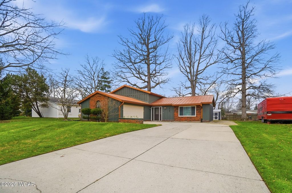 Photo of 2165 Reinell Drive, Lima, OH 45805 (MLS # 309840)