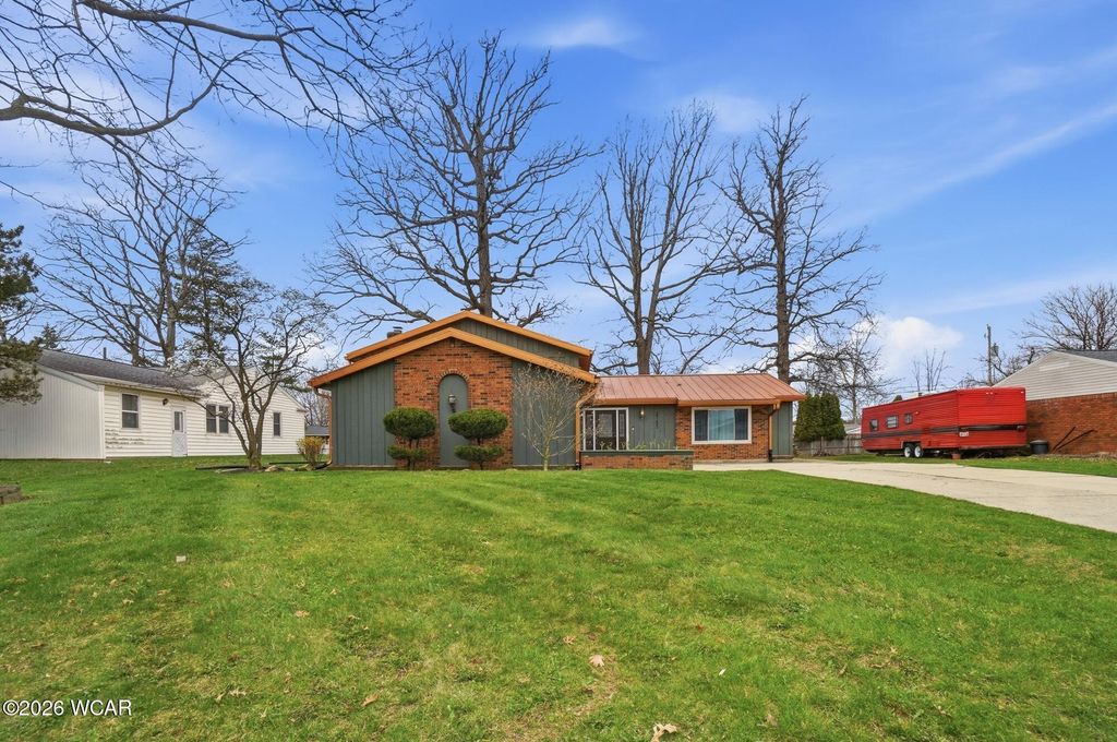 Photo of 2165 Reinell Drive, Lima, OH 45805 (MLS # 309840)