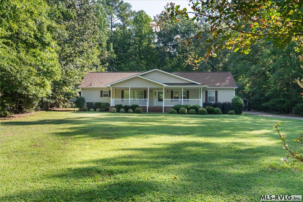 124 Lakeview Drive - Photo 2