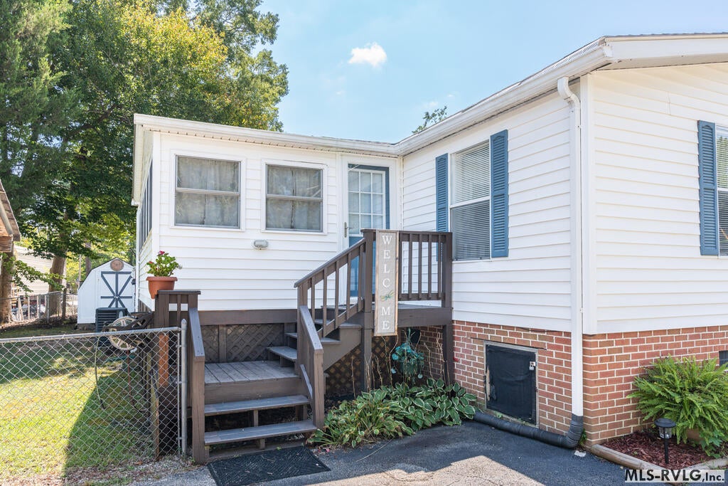 422 Boardman Dr - Photo 2