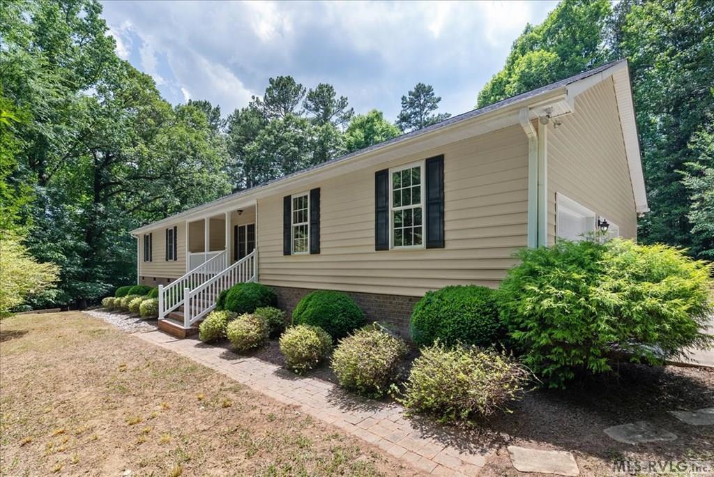 162 Country Blvd - Photo 2