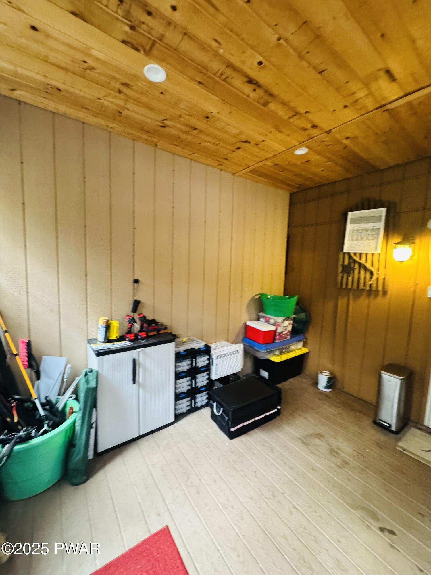 Lords Valley, Pennsylvania 18428, United States, 3 Bedrooms Bedrooms, ,2 BathroomsBathrooms,Residential,Active,216138